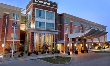 DoubleTree by Hilton West Fargo