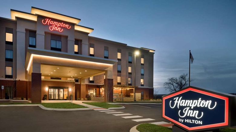 <b>Hampton Inn Spring Hill Exterior</b>. Images powered by <a href="https://iceportal.shijigroup.com/" title="IcePortal" target="_blank">IcePortal</a>.