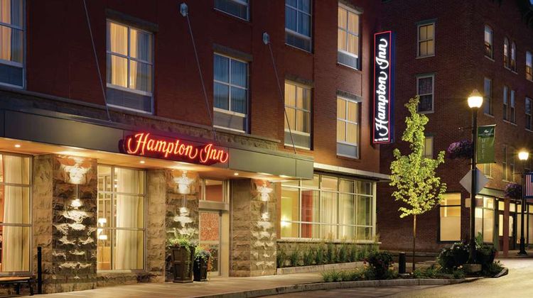 Hampton Inn St Albans Exterior