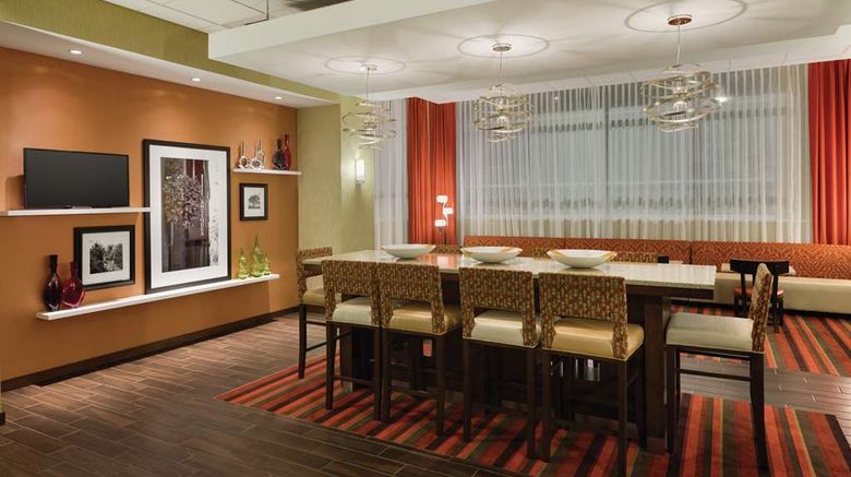 <b>Hampton Inn St Albans Lobby</b>. Images powered by <a href="https://iceportal.shijigroup.com/" title="IcePortal" target="_blank">IcePortal</a>.