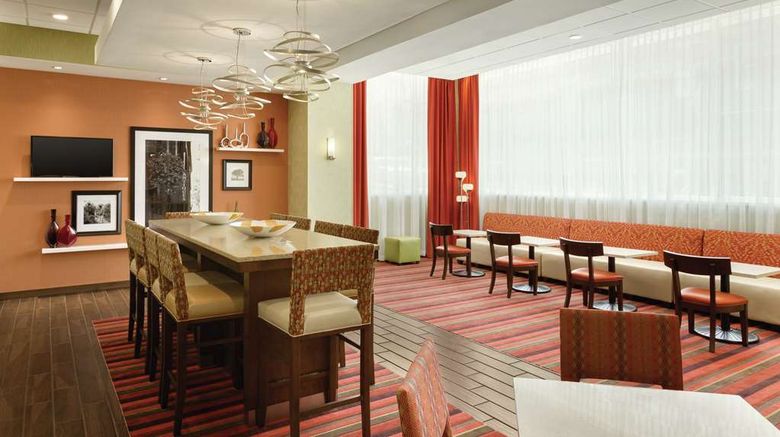 <b>Hampton Inn St Albans Lobby</b>. Images powered by <a href="https://iceportal.shijigroup.com/" title="IcePortal" target="_blank">IcePortal</a>.