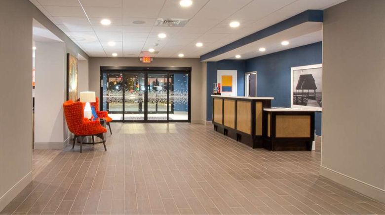 <b>Hampton Inn Crestview South I-10 Lobby</b>. Images powered by <a href="https://iceportal.shijigroup.com/" title="IcePortal" target="_blank">IcePortal</a>.