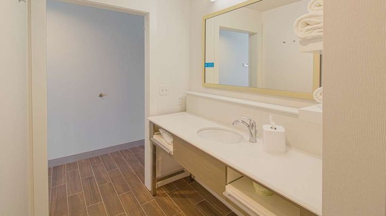 Hampton Inn Crestview South I-10 Room