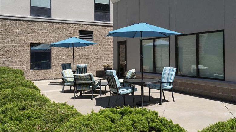 <b>Hampton Inn Fairmont Exterior</b>. Images powered by <a href="https://iceportal.shijigroup.com/" title="IcePortal" target="_blank">IcePortal</a>.