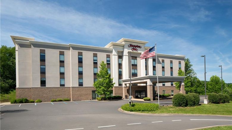 <b>Hampton Inn Fairmont Exterior</b>. Images powered by <a href="https://iceportal.shijigroup.com/" title="IcePortal" target="_blank">IcePortal</a>.