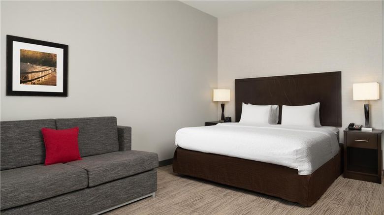 <b>Hampton Inn Fairmont Room</b>. Images powered by <a href="https://iceportal.shijigroup.com/" title="IcePortal" target="_blank">IcePortal</a>.