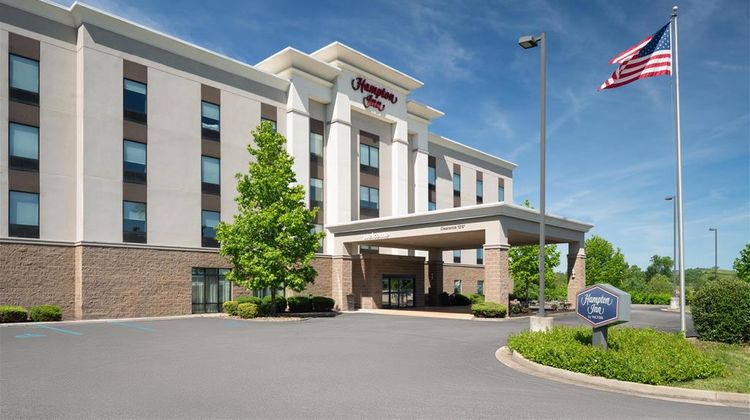 Hampton Inn Fairmont Exterior