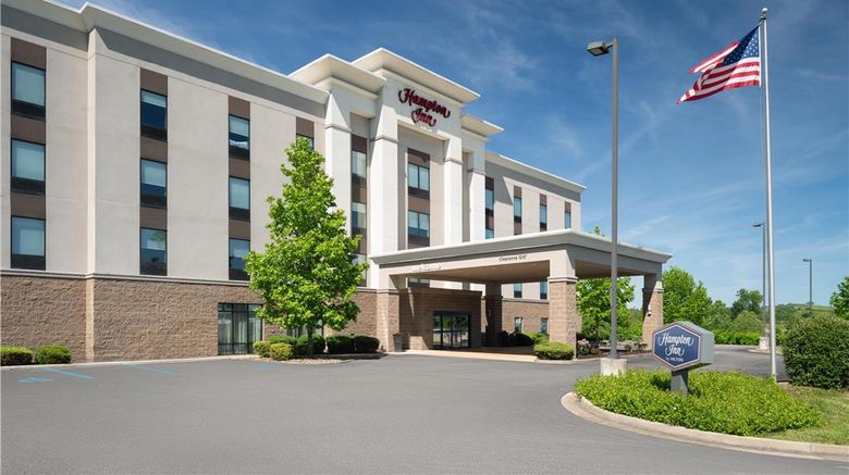 Hampton Inn Fairmont Exterior. Images powered by <a href="https://iceportal.shijigroup.com" target="_blank" rel="noopener">Ice Portal</a>.