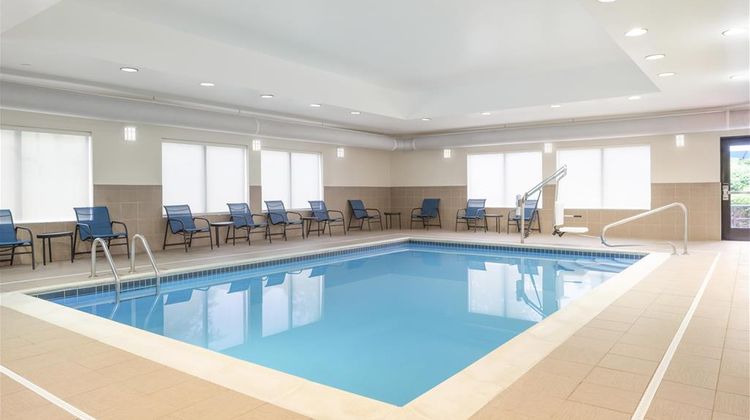 Hampton Inn Fairmont Pool