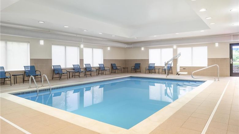 <b>Hampton Inn Fairmont Pool</b>. Images powered by <a href="https://iceportal.shijigroup.com/" title="IcePortal" target="_blank">IcePortal</a>.
