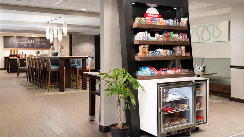 <b>Hampton Inn Fairmont Restaurant</b>. Images powered by <a href="https://iceportal.shijigroup.com/" title="IcePortal" target="_blank">IcePortal</a>.
