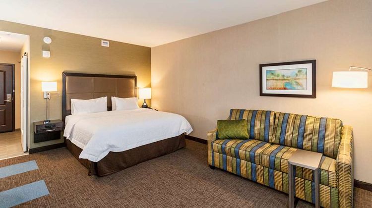 Hampton Inn & Suites Duluth North Room