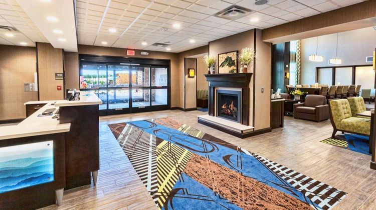 Hampton Inn & Suites Duluth North Lobby