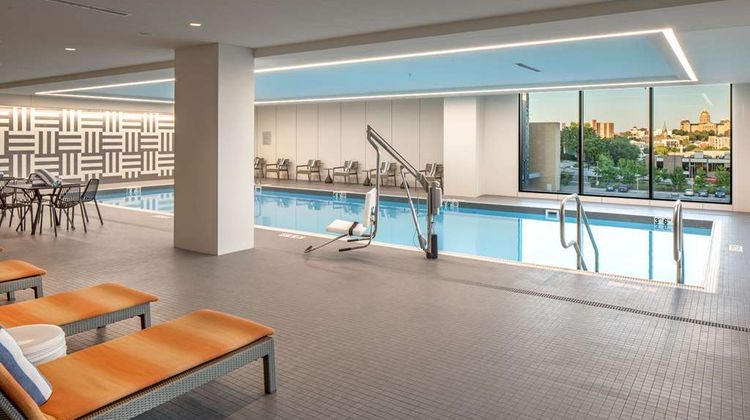 Hilton Des Moines Downtown Pool