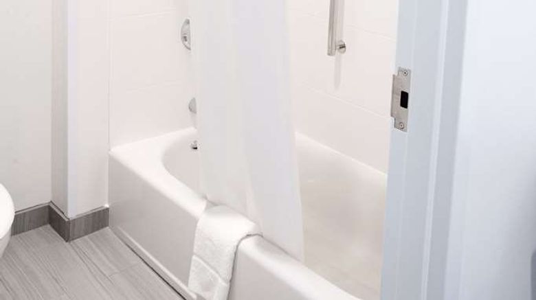 <b>Hampton Inn/Suites Des Moines/Urbandale Room</b>. Images powered by <a href="https://iceportal.shijigroup.com/" title="IcePortal" target="_blank">IcePortal</a>.