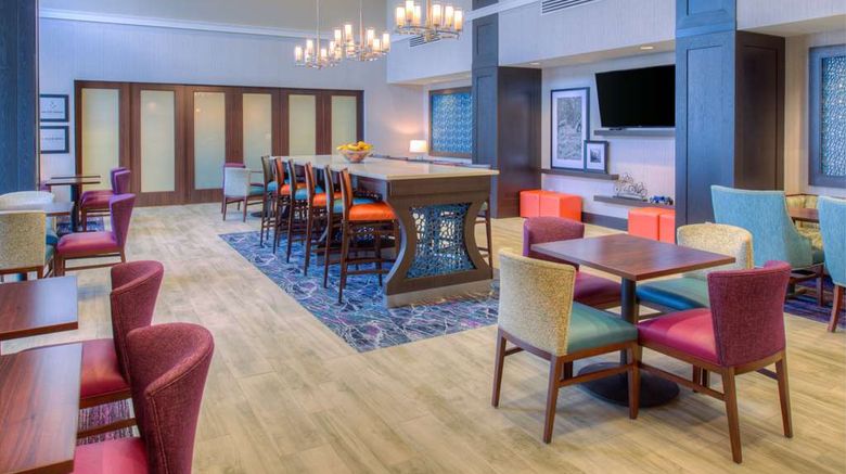 <b>Hampton Inn & Suites Wixom Lobby</b>. Images powered by <a href="https://iceportal.shijigroup.com/" title="IcePortal" target="_blank">IcePortal</a>.