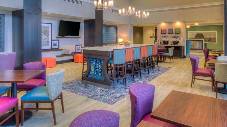 <b>Hampton Inn & Suites Wixom Lobby</b>. Images powered by <a href="https://iceportal.shijigroup.com/" title="IcePortal" target="_blank">IcePortal</a>.