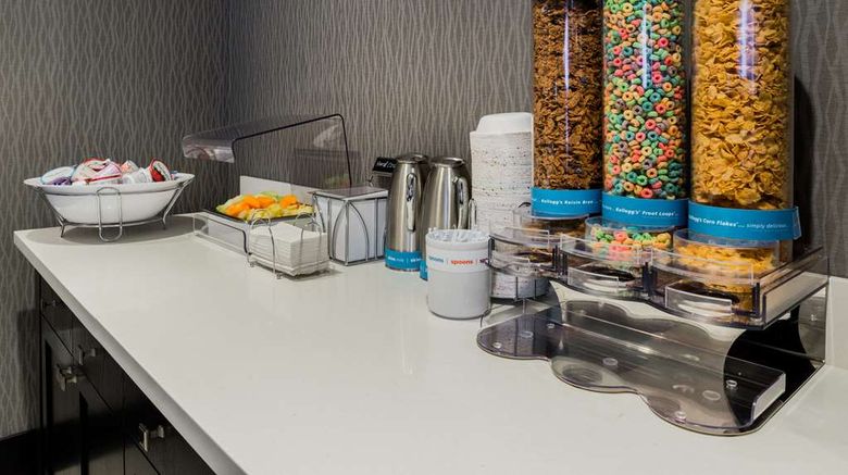 <b>Hampton Inn & Suites Wixom Restaurant</b>. Images powered by <a href="https://iceportal.shijigroup.com/" title="IcePortal" target="_blank">IcePortal</a>.