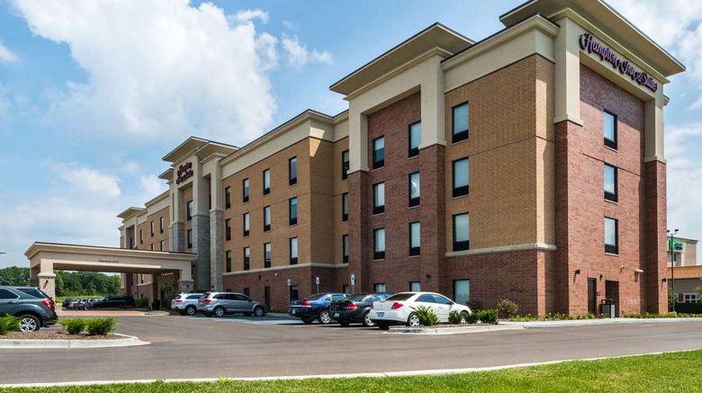 <b>Hampton Inn & Suites Wixom Exterior</b>. Images powered by <a href="https://iceportal.shijigroup.com/" title="IcePortal" target="_blank">IcePortal</a>.