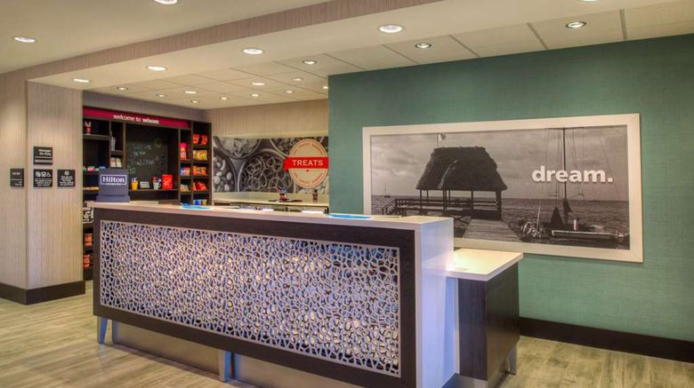 <b>Hampton Inn & Suites Wixom Lobby</b>. Images powered by <a href="https://iceportal.shijigroup.com/" title="IcePortal" target="_blank">IcePortal</a>.