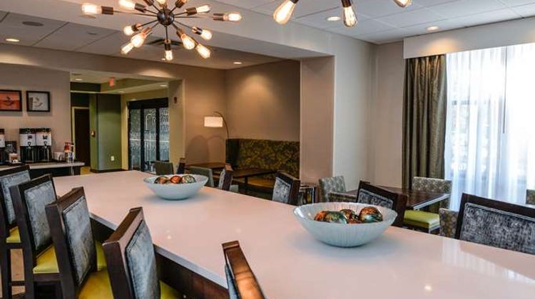 Hampton Inn Brighton Lobby