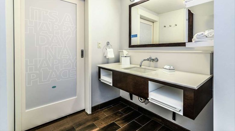 <b>Hampton Inn Brighton Room</b>. Images powered by <a href="https://iceportal.shijigroup.com/" title="IcePortal" target="_blank">IcePortal</a>.
