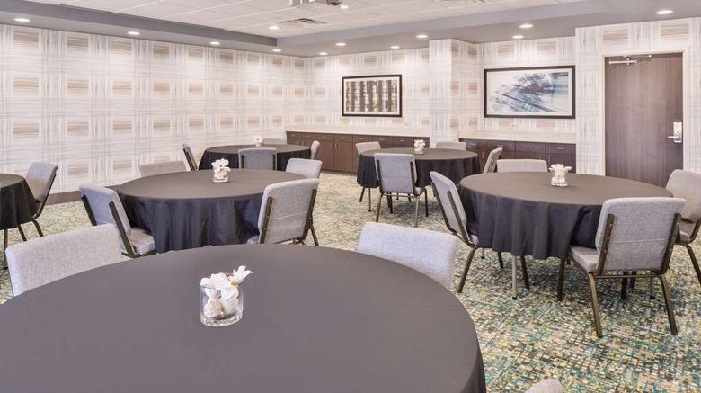 <b>Hampton Inn Emporia Meeting</b>. Images powered by <a href="https://iceportal.shijigroup.com/" title="IcePortal" target="_blank">IcePortal</a>.
