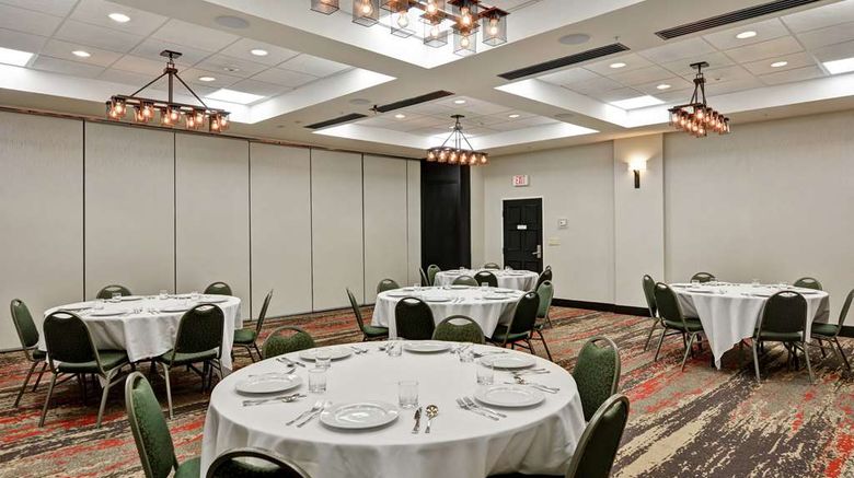 <b>Doubletree by Hilton Hattiesburg Restaurant</b>. Images powered by <a href="https://iceportal.shijigroup.com/" title="IcePortal" target="_blank">IcePortal</a>.