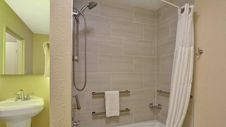 Doubletree by Hilton Hattiesburg Room