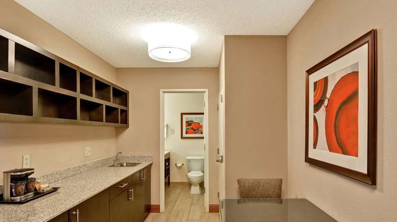 <b>Doubletree by Hilton Hattiesburg Room</b>. Images powered by <a href="https://iceportal.shijigroup.com/" title="IcePortal" target="_blank">IcePortal</a>.