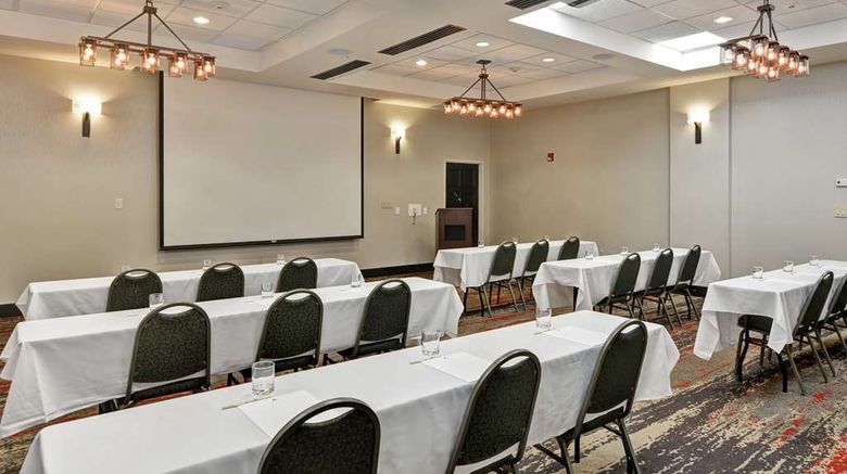 <b>Doubletree by Hilton Hattiesburg Meeting</b>. Images powered by <a href="https://iceportal.shijigroup.com/" title="IcePortal" target="_blank">IcePortal</a>.