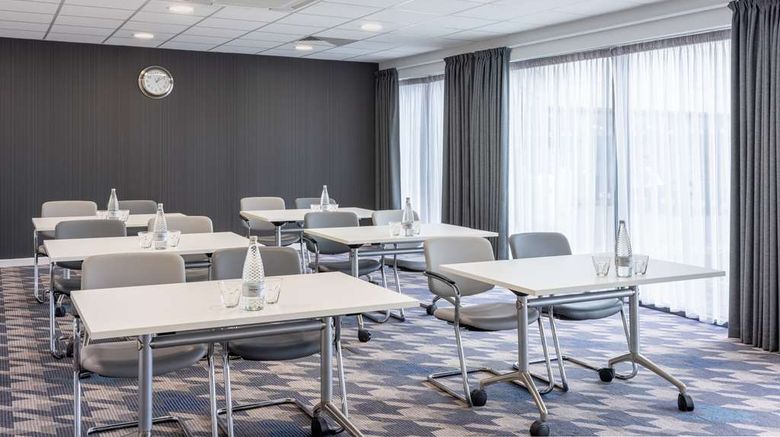 <b>Hampton by Hilton Humberside Airport Meeting</b>. Images powered by <a href="https://iceportal.shijigroup.com/" title="IcePortal" target="_blank">IcePortal</a>.