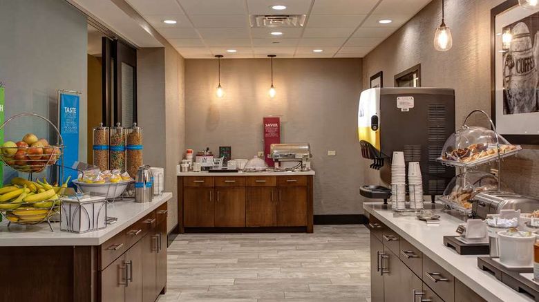 <b>Hampton Inn & Suites Wichita/Airport Restaurant</b>. Images powered by <a href="https://iceportal.shijigroup.com/" title="IcePortal" target="_blank">IcePortal</a>.