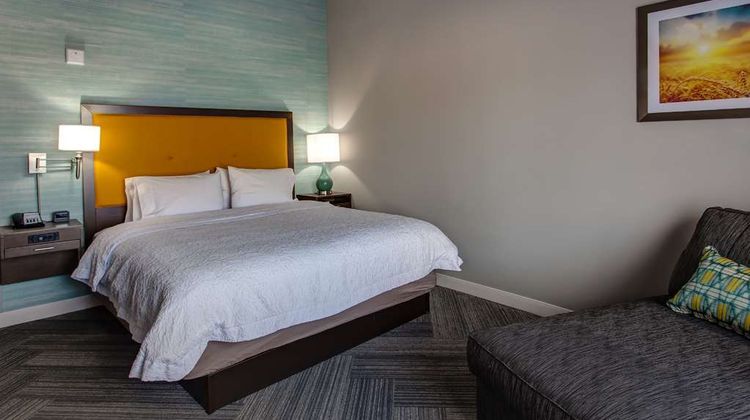Hampton Inn & Suites Wichita/Airport Room