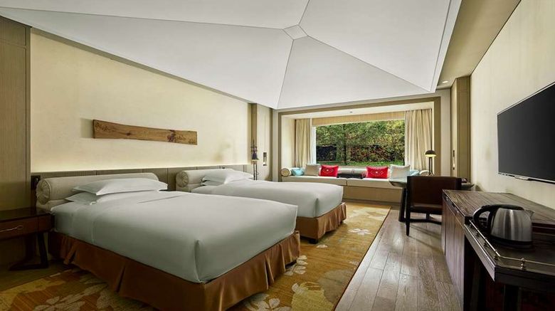 <b>Hilton Jiuzhaigou Resort Room</b>. Images powered by <a href="https://iceportal.shijigroup.com/" title="IcePortal" target="_blank">IcePortal</a>.