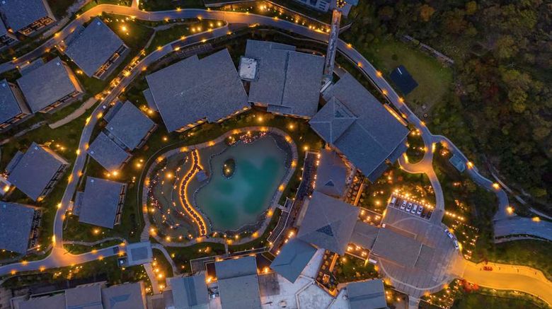 <b>Hilton Jiuzhaigou Resort Exterior</b>. Images powered by <a href="https://iceportal.shijigroup.com/" title="IcePortal" target="_blank">IcePortal</a>.