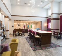 Hampton Inn & Suites Bay City Lobby