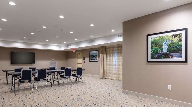 <b>Hampton Inn Wetumpka Meeting</b>. Images powered by <a href="https://iceportal.shijigroup.com/" title="IcePortal" target="_blank">IcePortal</a>.