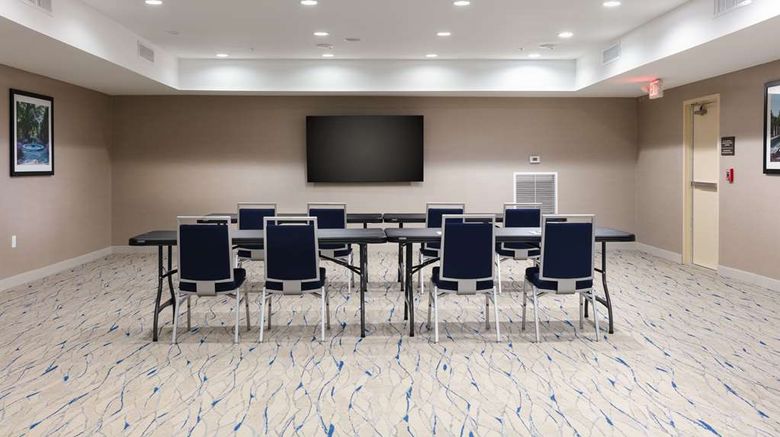 <b>Hampton Inn Wetumpka Meeting</b>. Images powered by <a href="https://iceportal.shijigroup.com/" title="IcePortal" target="_blank">IcePortal</a>.