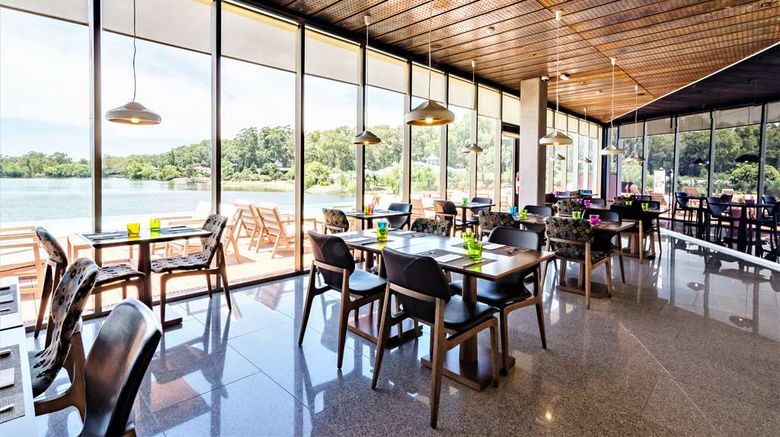 <b>Hampton by Hilton Montevideo Carrasco Restaurant</b>. Images powered by <a href="https://iceportal.shijigroup.com/" title="IcePortal" target="_blank">IcePortal</a>.