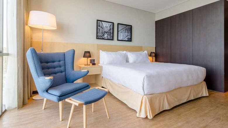<b>Hampton by Hilton Montevideo Carrasco Room</b>. Images powered by <a href="https://iceportal.shijigroup.com/" title="IcePortal" target="_blank">IcePortal</a>.