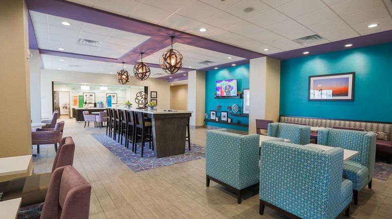 <b>Hampton Inn El Reno Lobby</b>. Images powered by <a href="https://iceportal.shijigroup.com/" title="IcePortal" target="_blank">IcePortal</a>.