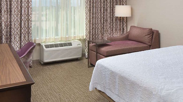<b>Hampton Inn & Suites Murrieta Temecula Room</b>. Images powered by <a href="https://iceportal.shijigroup.com/" title="IcePortal" target="_blank">IcePortal</a>.