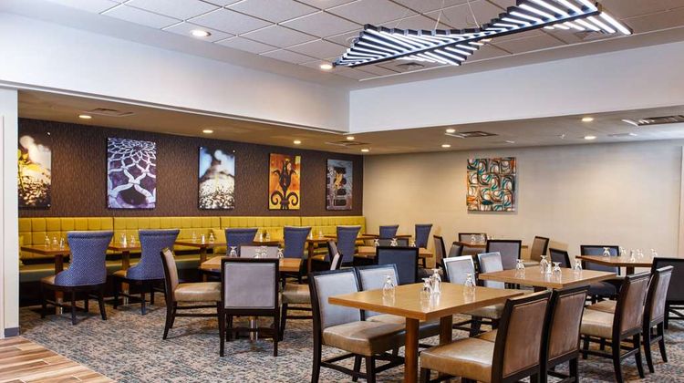 DoubleTree by Hilton Neenah Restaurant