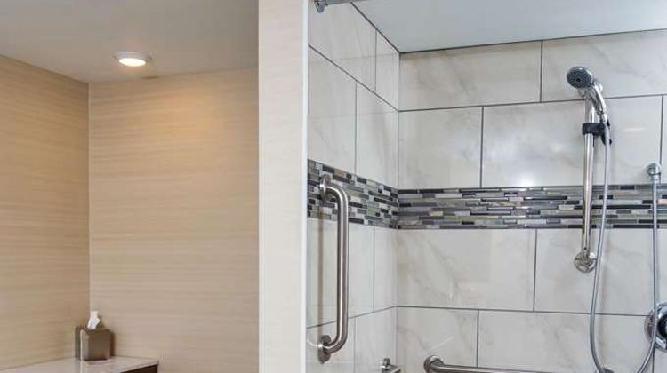 DoubleTree by Hilton Neenah Room