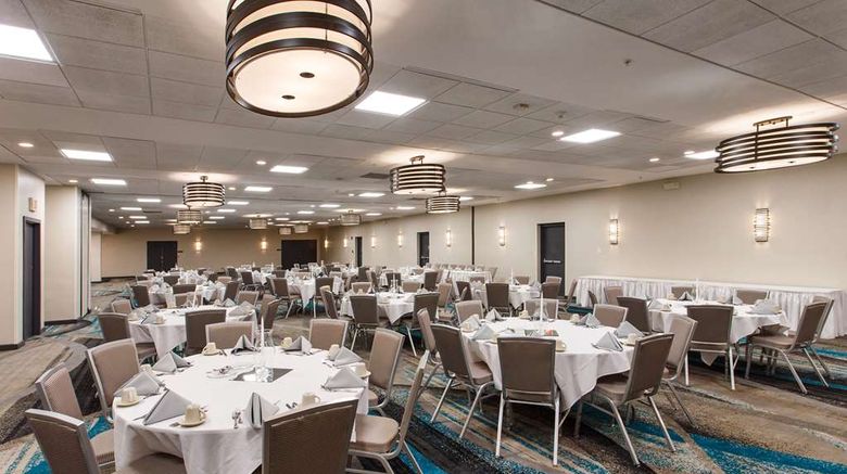 <b>DoubleTree by Hilton Neenah Meeting</b>. Images powered by <a href="https://iceportal.shijigroup.com/" title="IcePortal" target="_blank">IcePortal</a>.