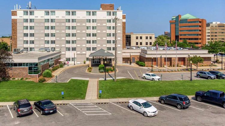 DoubleTree by Hilton Neenah Exterior