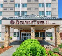 DoubleTree by Hilton Neenah Exterior