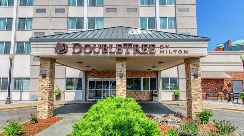 <b>DoubleTree by Hilton Neenah Exterior</b>. Images powered by <a href="https://iceportal.shijigroup.com/" title="IcePortal" target="_blank">IcePortal</a>.