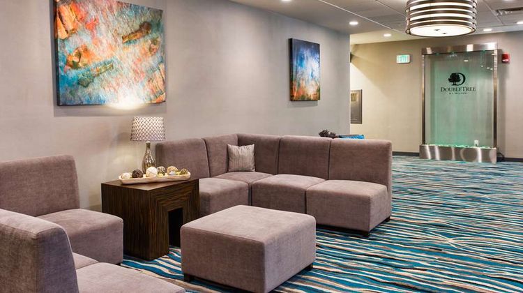 DoubleTree by Hilton Neenah Lobby